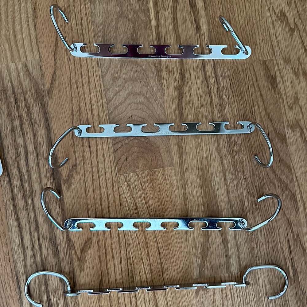 Wonder Hanger - Picture 2 of 3